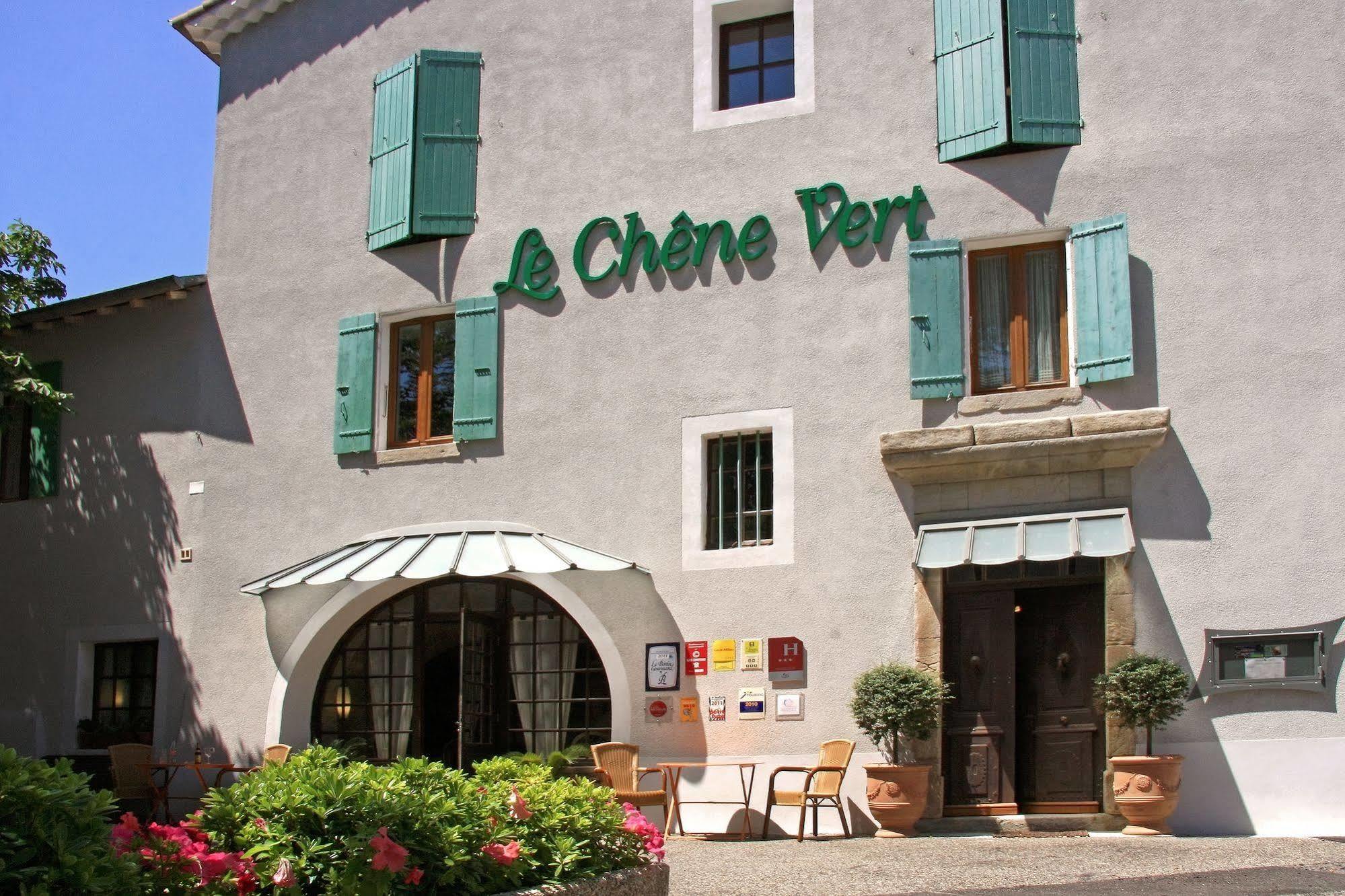 Logis Hotel Restaurant Le Chene Vert Rocher Exterior foto